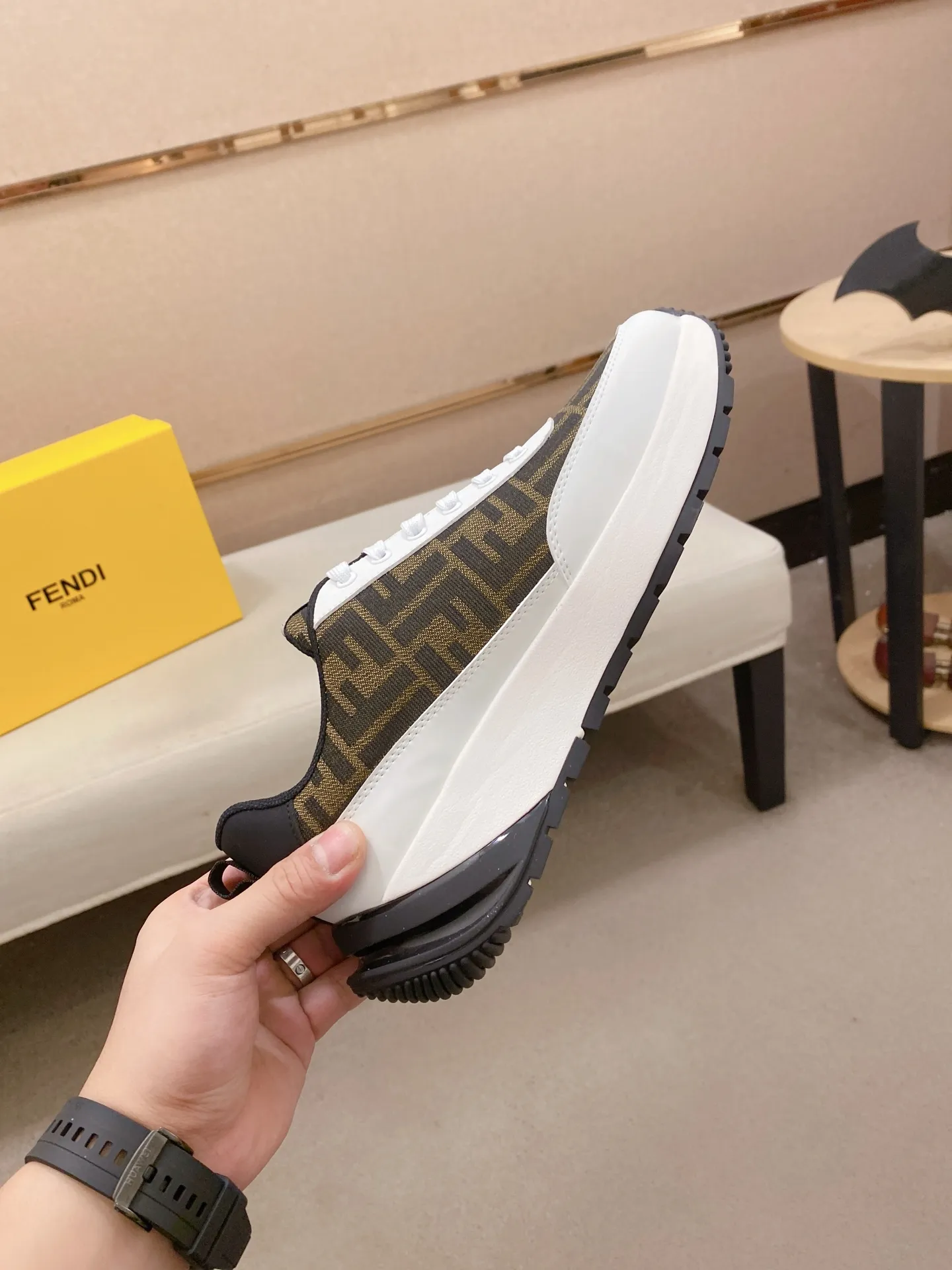 Factory price 442💰 (fendi) New high-top 👊🏻 upper 🇮🇹 imported cowhide fabric 🇩🇪 imported breathable mesh lining. The original outsole is molded to highlight the identity of every man, and the upper foot is elegant and stable🚶🏻🚶🏻The high-end custom counters reproduce the original version📯No matter the wind or rain, the shoe last remains unchanged and can withstand the verification of time🔍️,🔵 Size: 38-44